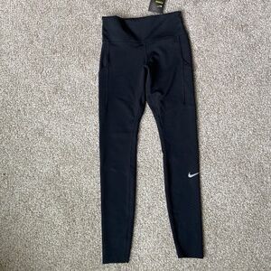 THE NIKE EPIC LUX TIGHT FIT Running Leggings